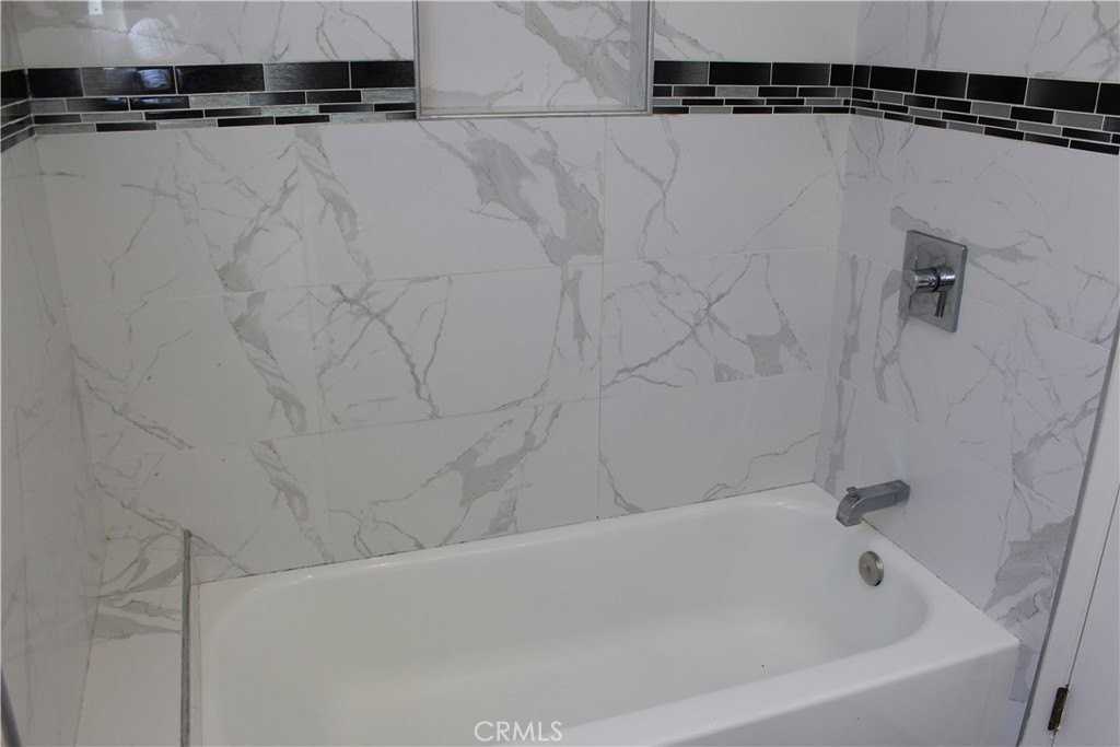 14808 Kingsdale Ave - Photo 2 of 18