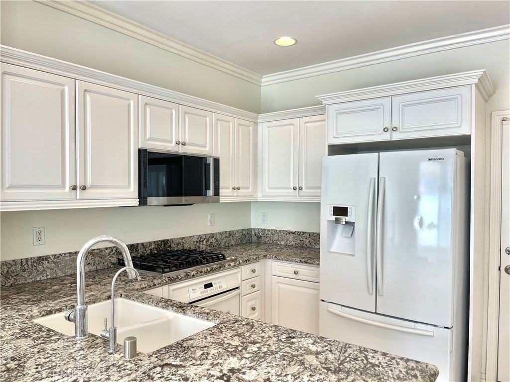 140 Paseo Vis - Photo 2 of 28