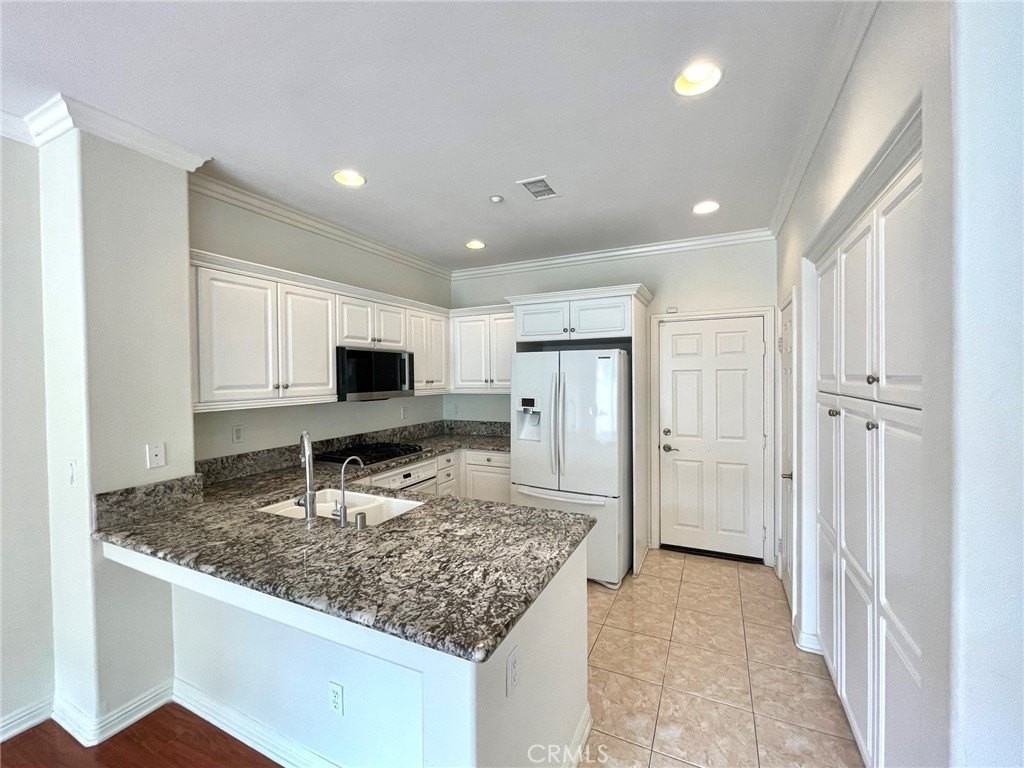 140 Paseo Vis - Photo 3 of 28