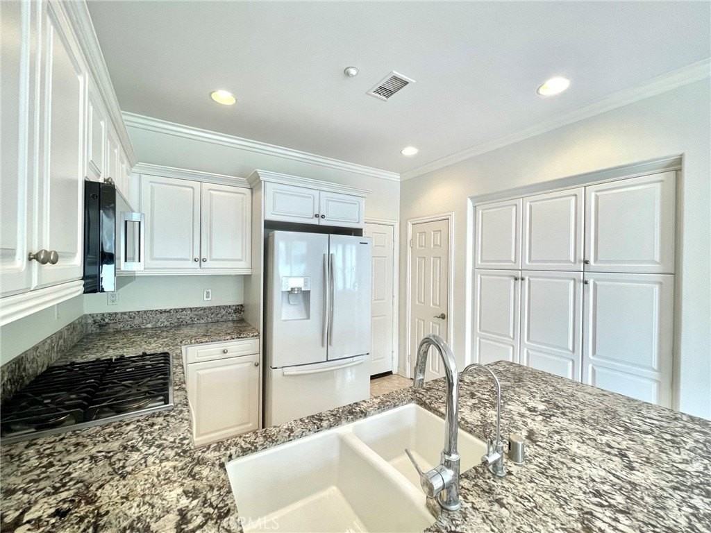 140 Paseo Vis - Photo 5 of 28