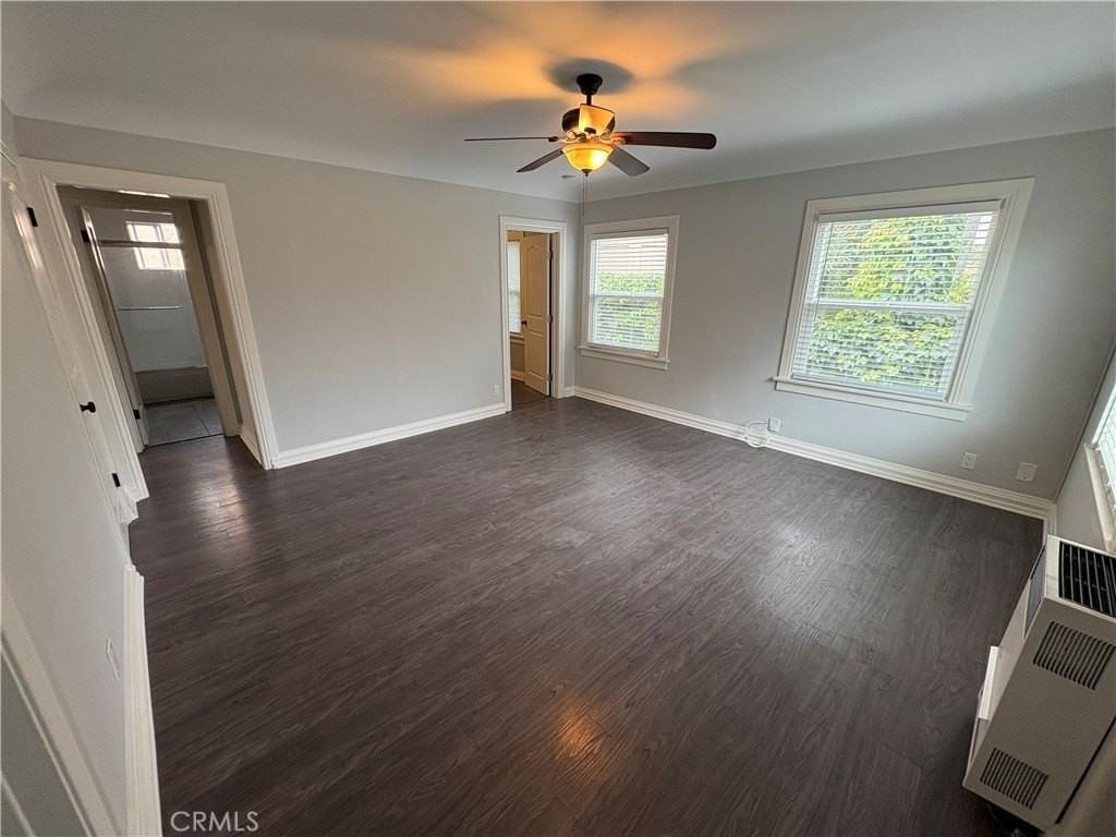 552 W 22nd St - Photo 2 of 29
