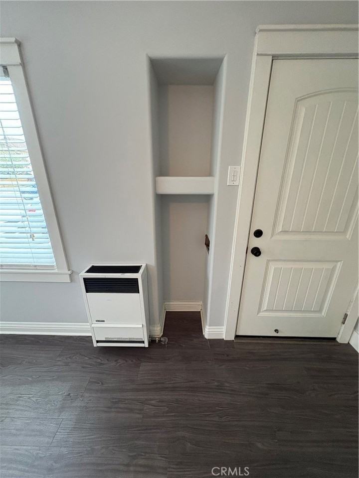552 W 22nd St - Photo 3 of 29