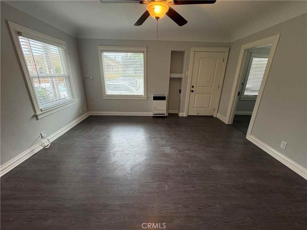 552 W 22nd St - Photo 5 of 29