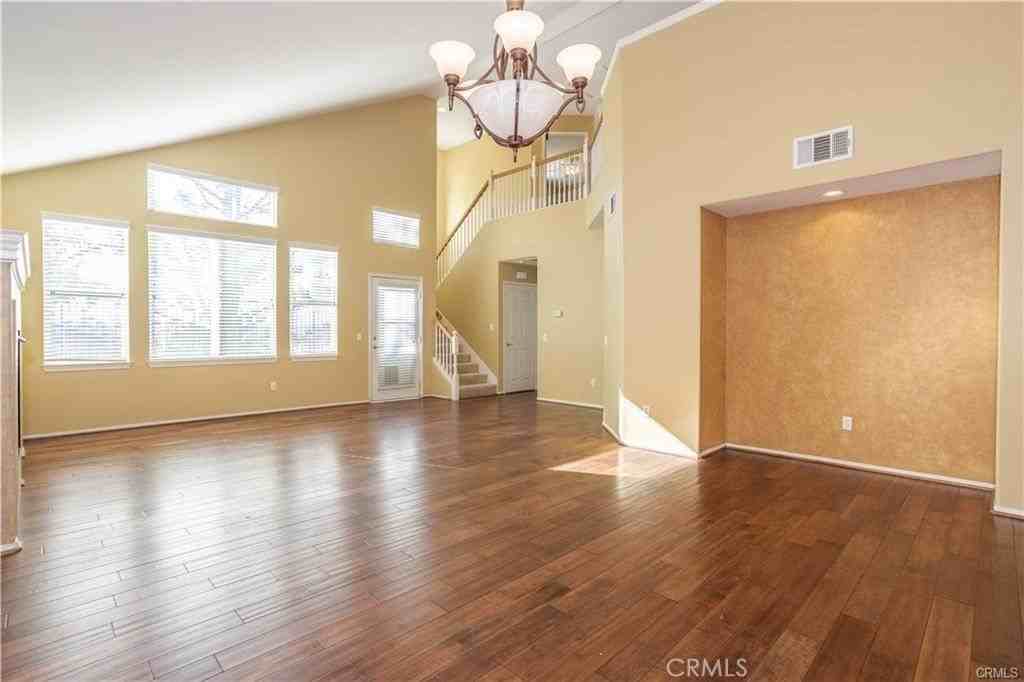 19932 Oakville Ct - Photo 5 of 26