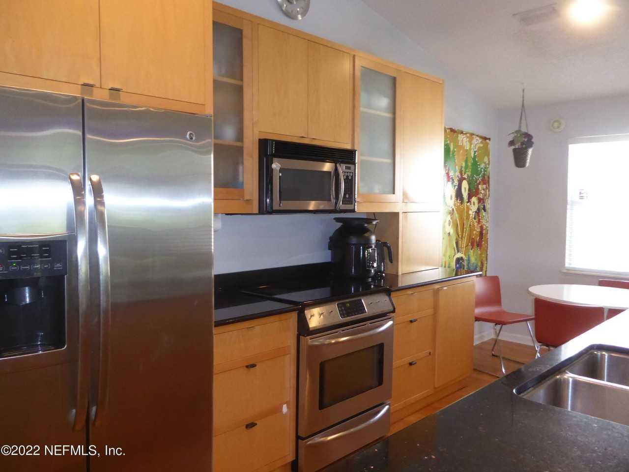 625 11th Ave S - Photo 7 of 29