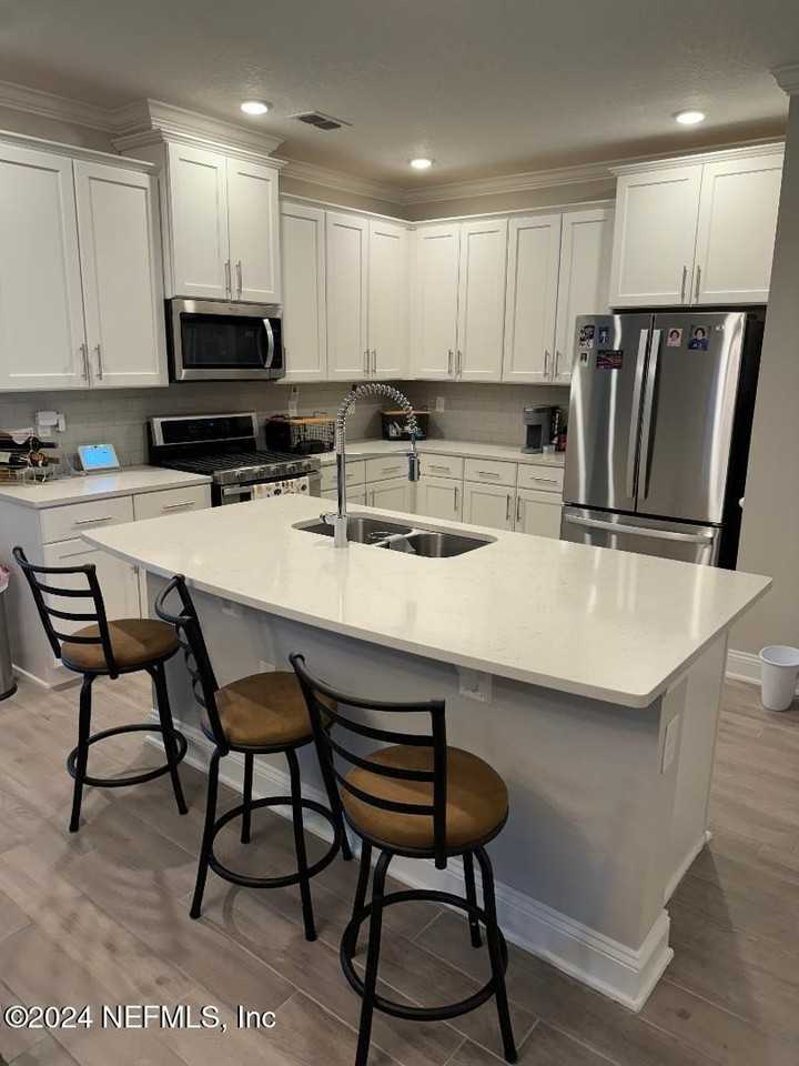 172 Greenway Ln - Photo 2 of 32