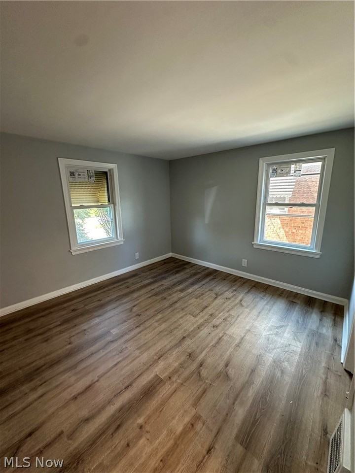 18413 Waterbury Ave - Photo 4 of 14