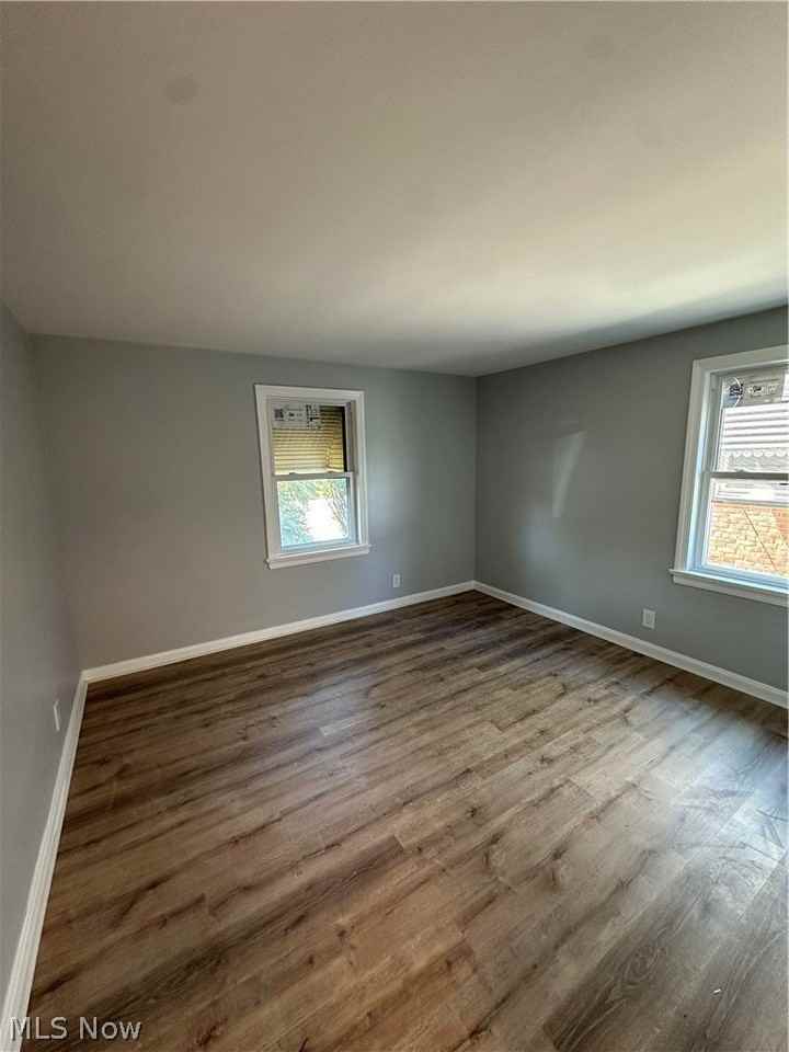 18413 Waterbury Ave - Photo 5 of 14