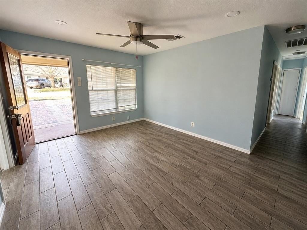 4408 Mckibben St - Photo 5 of 9