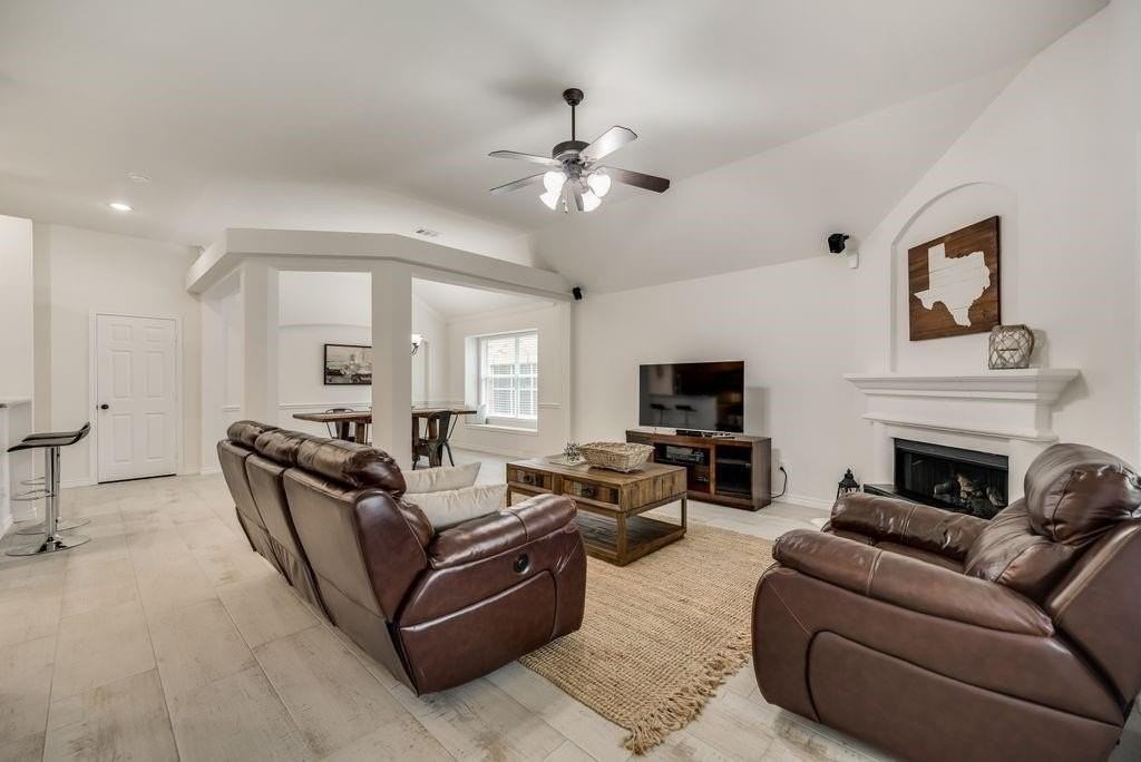 11554 Stephenville Dr - Photo 6 of 32