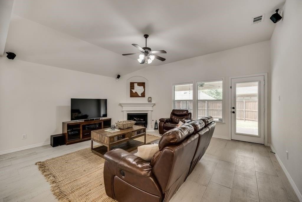 11554 Stephenville Dr - Photo 7 of 32