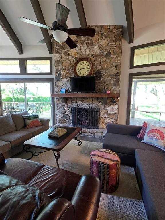 1425 E Seneca Ct - Photo 5 of 21