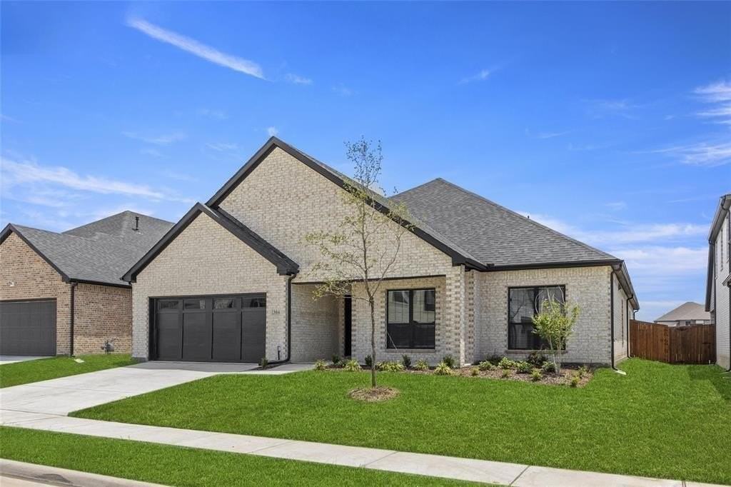 304 Community Dr - Photo 2 of 31