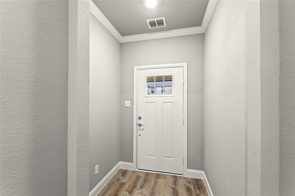 304 Community Dr - Photo 3 of 31