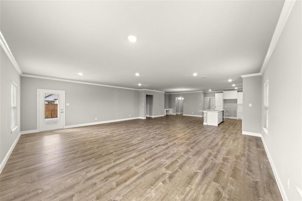 304 Community Dr - Photo 5 of 31