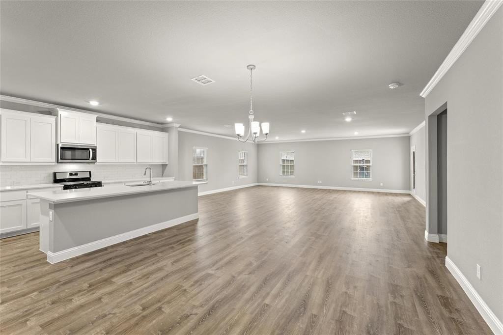 304 Community Dr - Photo 6 of 31