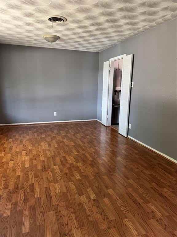 700 Kindred Ln - Photo 3 of 17