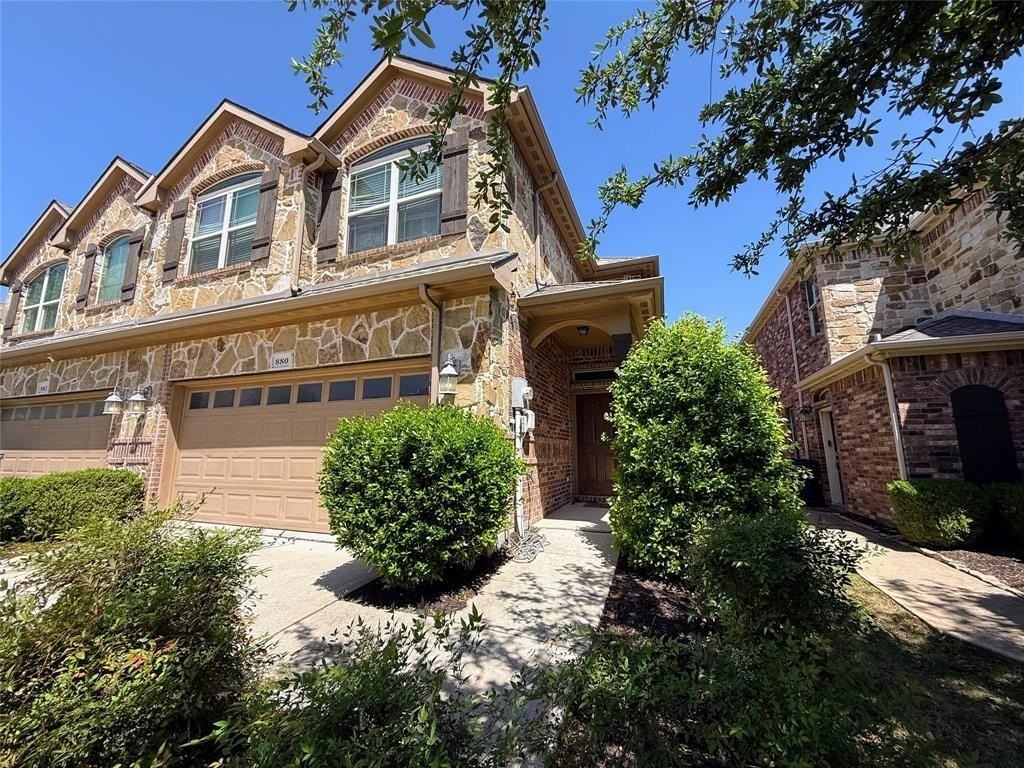 880 Merino Dr - Photo 2 of 33