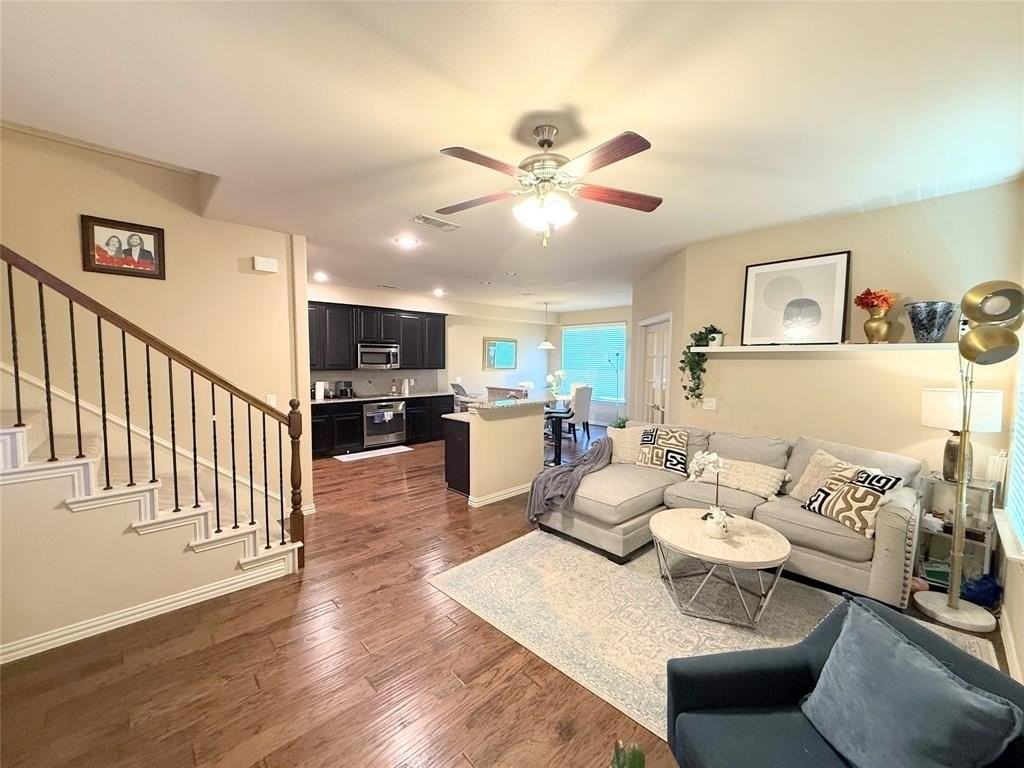 880 Merino Dr - Photo 3 of 33