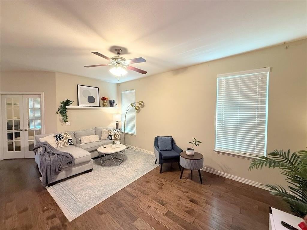 880 Merino Dr - Photo 4 of 33