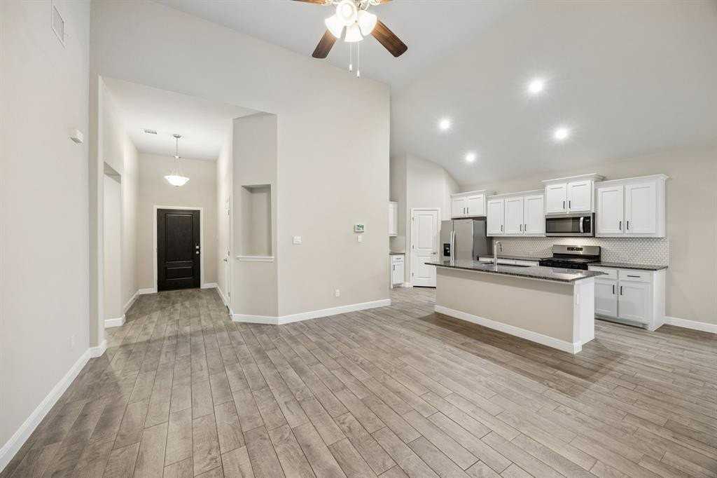 1200 Starling St - Photo 3 of 29