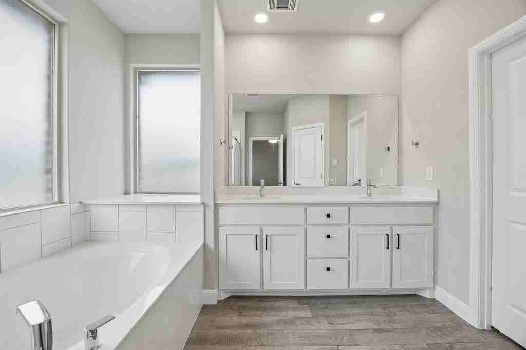 1200 Starling St - Photo 7 of 29