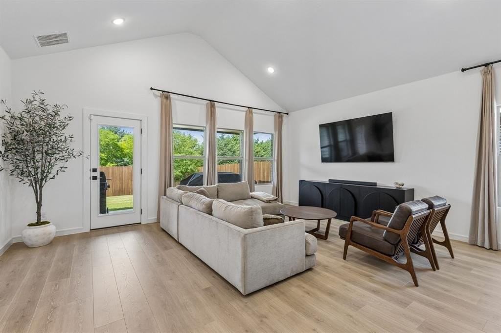 1242 Champlain Way - Photo 7 of 28