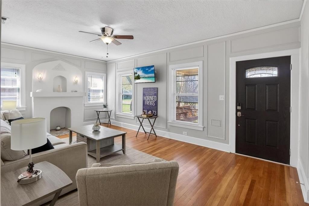 3315 Rogers Ave - Photo 3 of 40