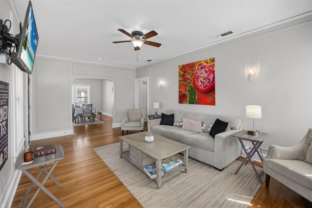 3315 Rogers Ave - Photo 4 of 40