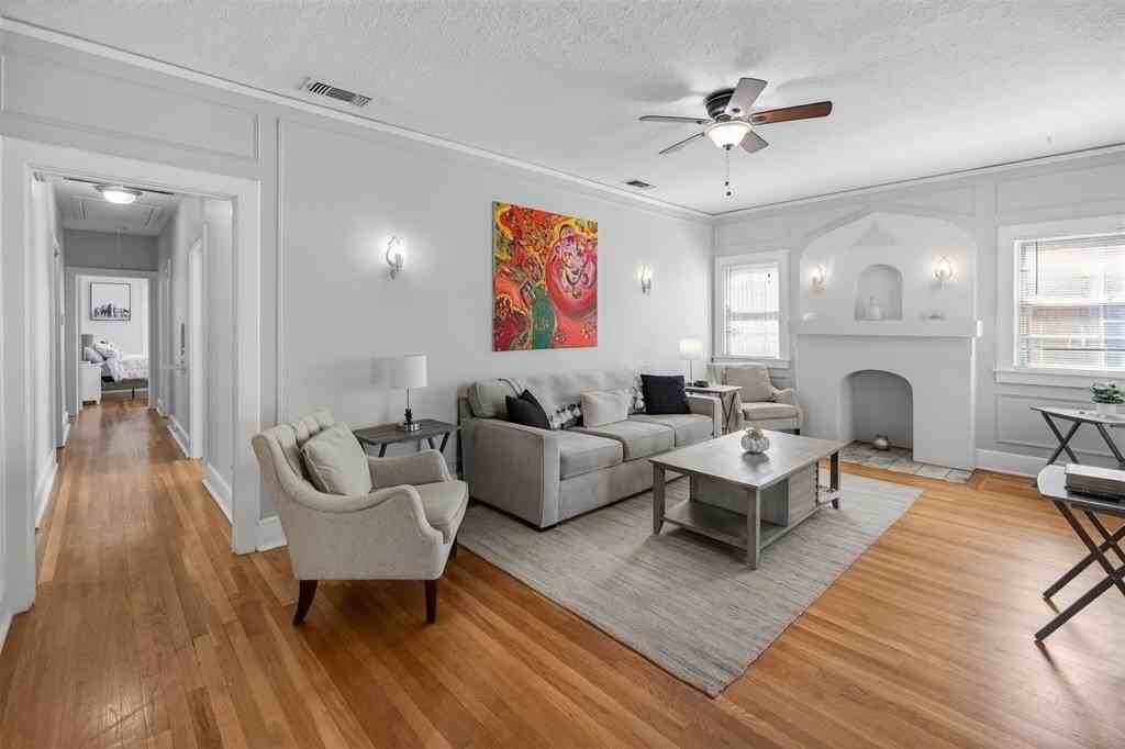 3315 Rogers Ave - Photo 6 of 40