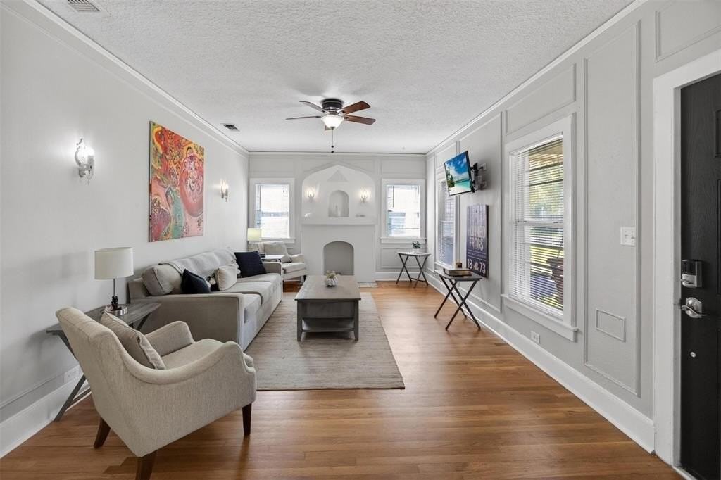 3315 Rogers Ave - Photo 7 of 40