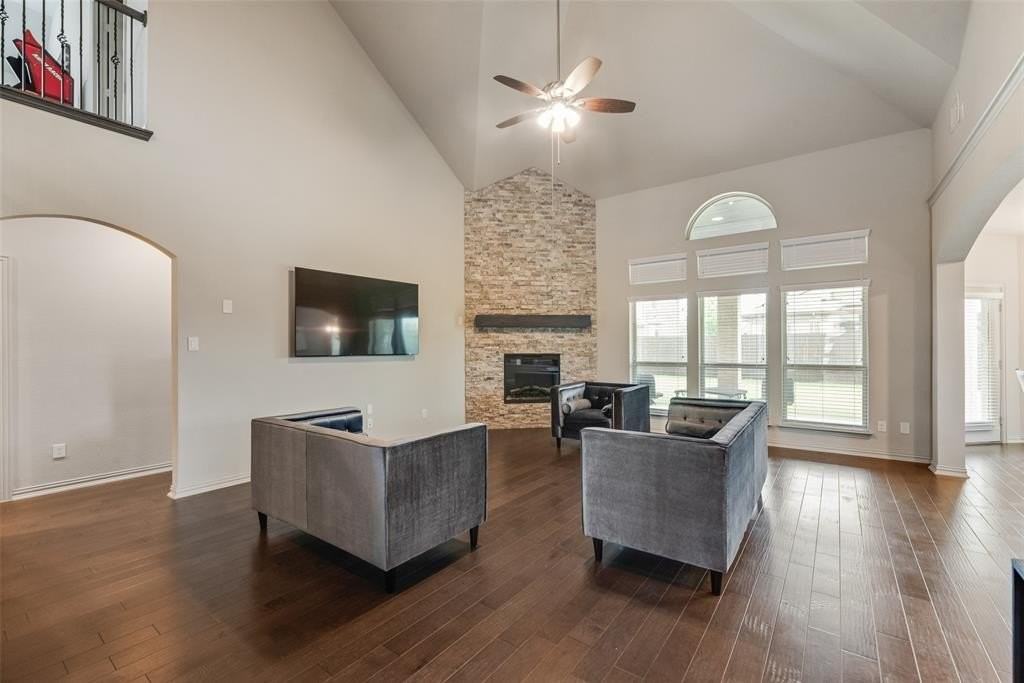 1539 Legacy Dr - Photo 7 of 40