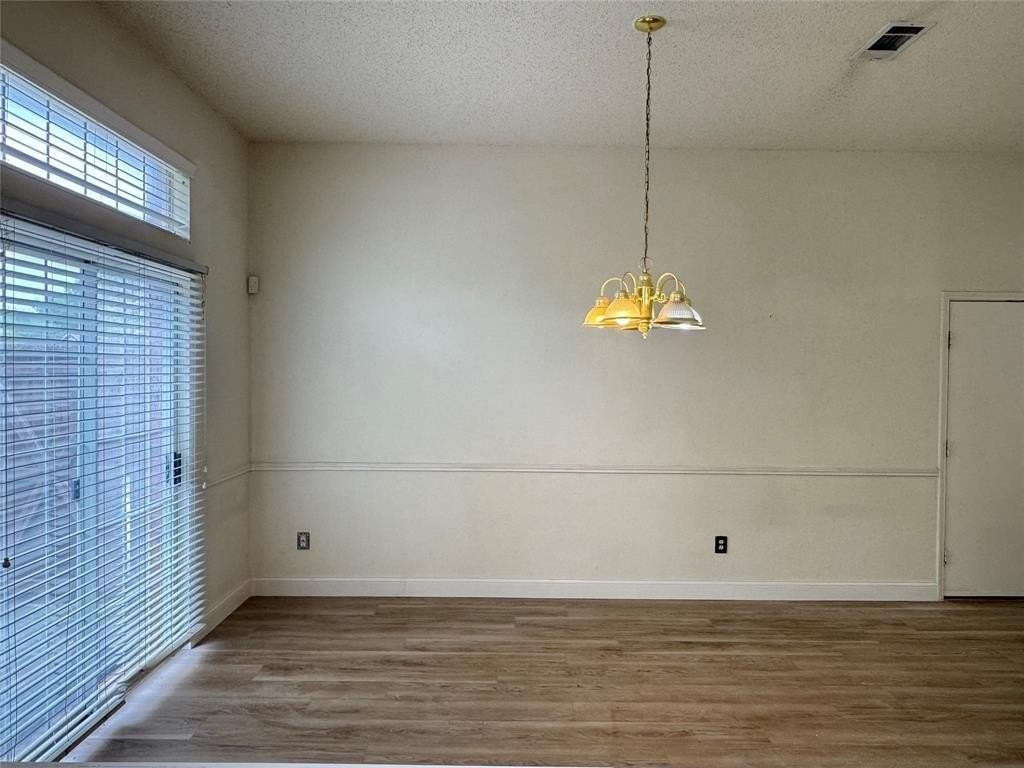 9814 Honeysuckle Dr - Photo 6 of 21