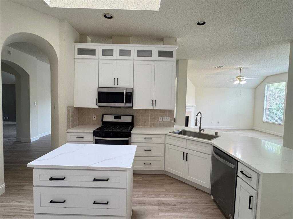 9814 Honeysuckle Dr - Photo 7 of 21