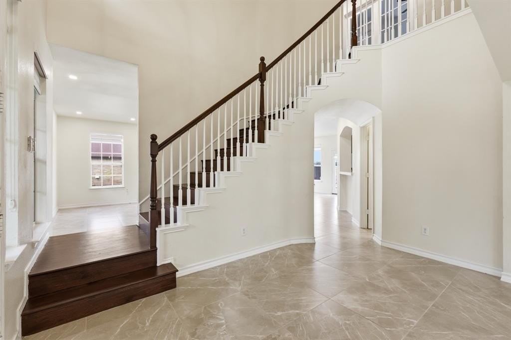 3705 Menard Dr - Photo 5 of 37