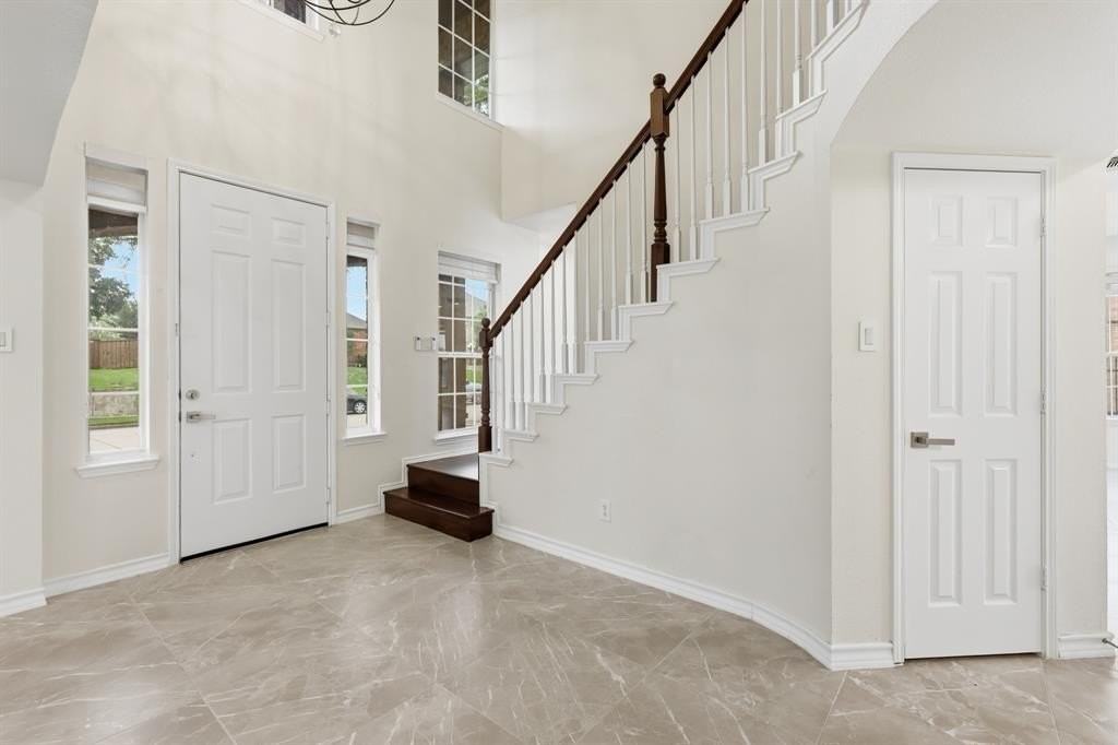 3705 Menard Dr - Photo 6 of 37