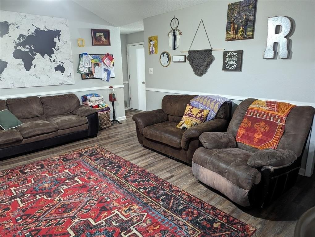 422 Thoreau Ln - Photo 6 of 14