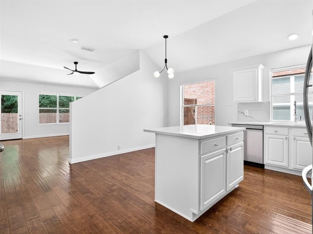 1817 Newton Dr - Photo 6 of 34