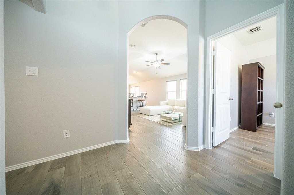 8900 Devonshire Dr - Photo 2 of 17