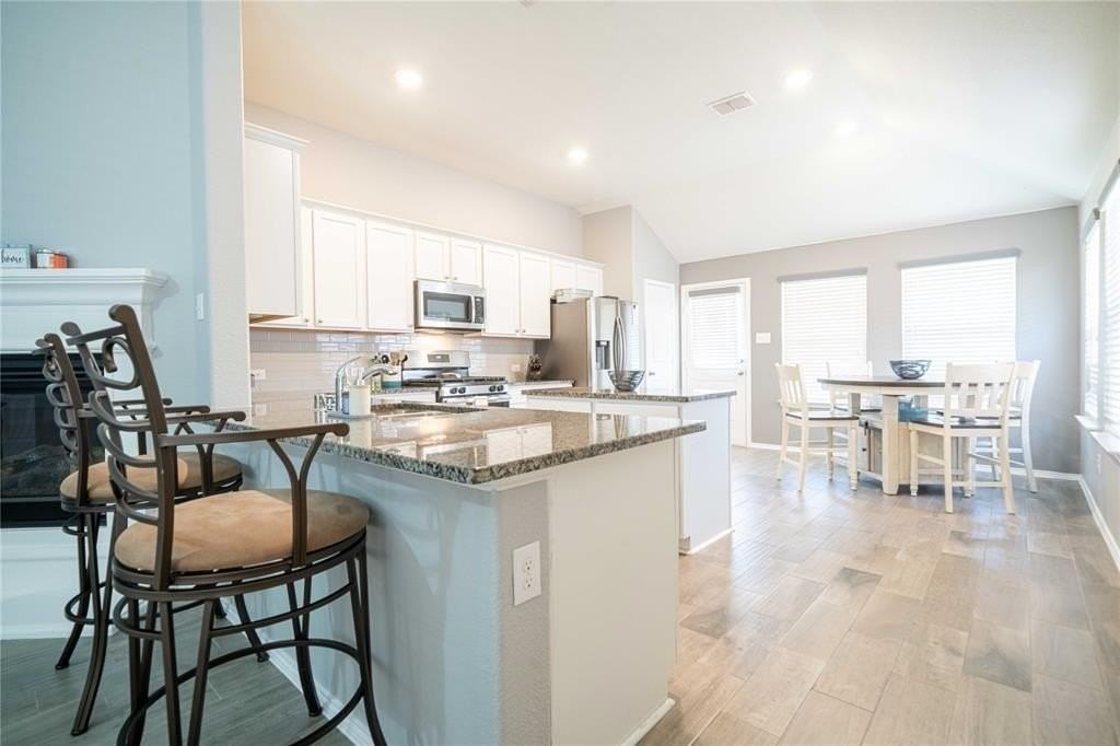 8900 Devonshire Dr - Photo 4 of 17