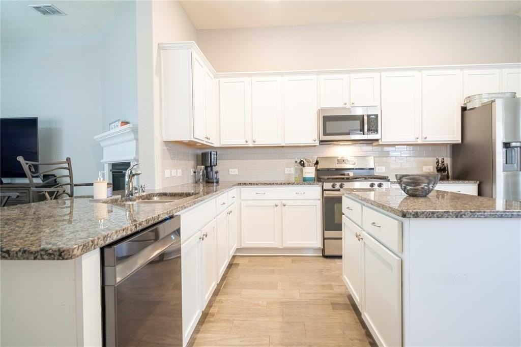 8900 Devonshire Dr - Photo 5 of 17