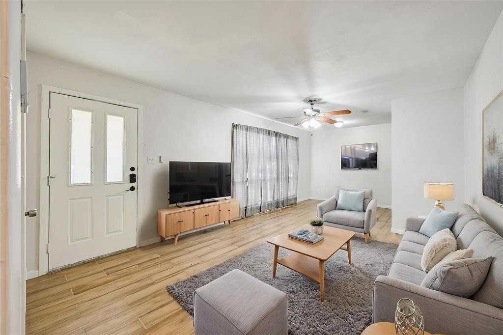 1905 S Cooper St - Photo 3 of 15