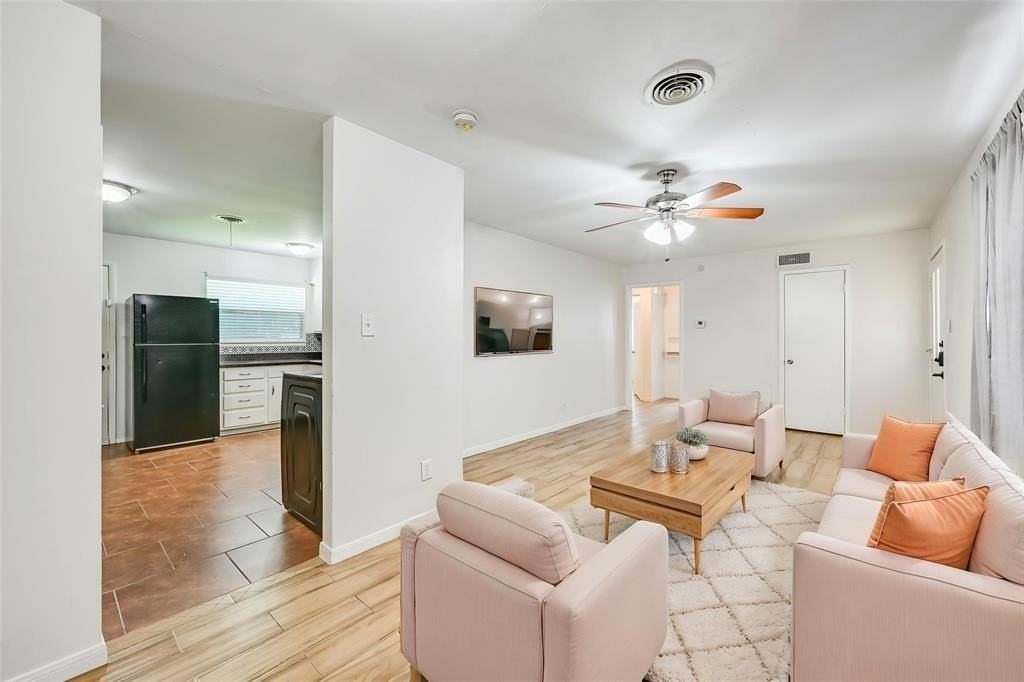 1905 S Cooper St - Photo 4 of 15