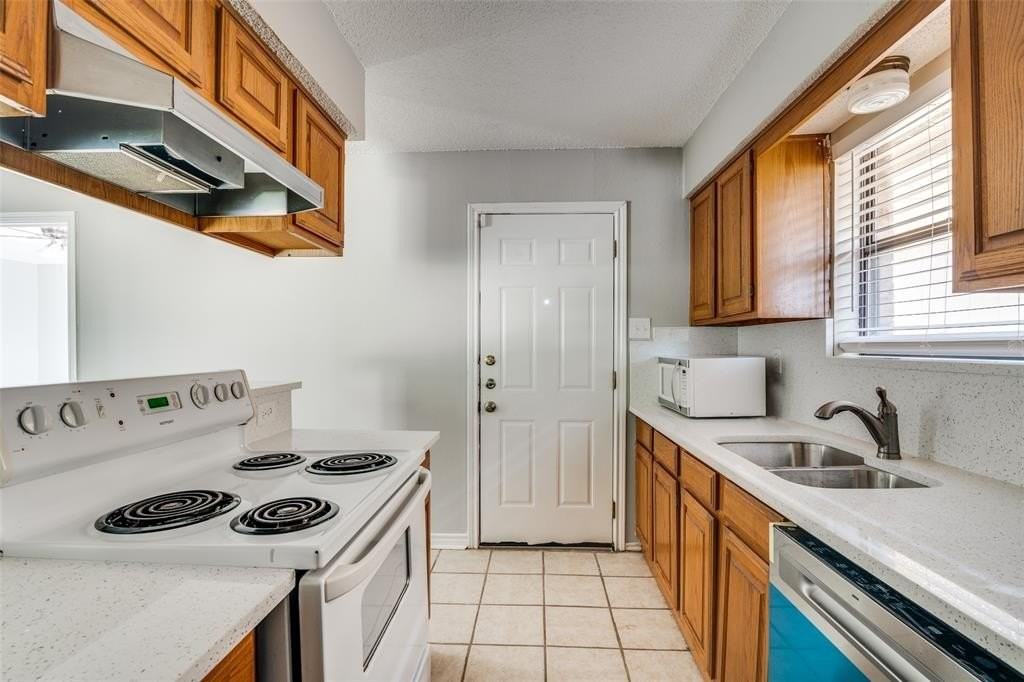 2400 Guerrero Dr - Photo 6 of 12