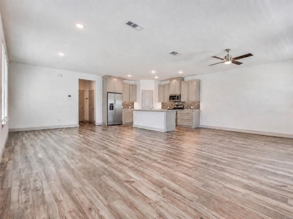 8913 Swallowtail St - Photo 4 of 36
