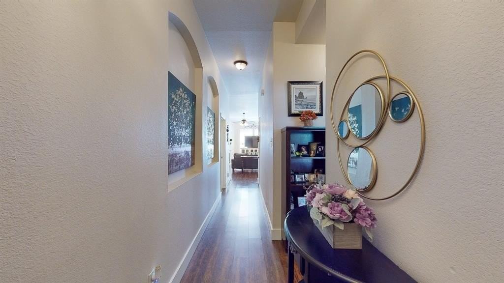 2113 Lanshire Dr - Photo 2 of 17