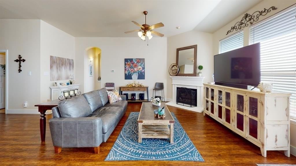 2113 Lanshire Dr - Photo 3 of 17