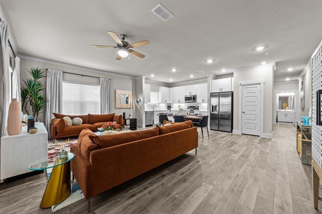 6710 Gladly Ln - Photo 2 of 36