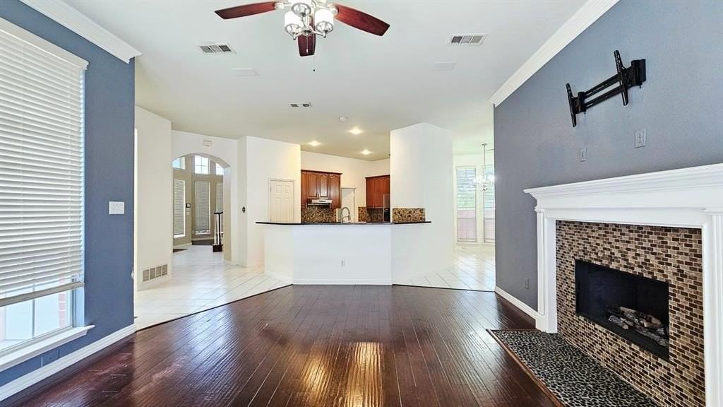 112 Ranch Trl - Photo 4 of 35