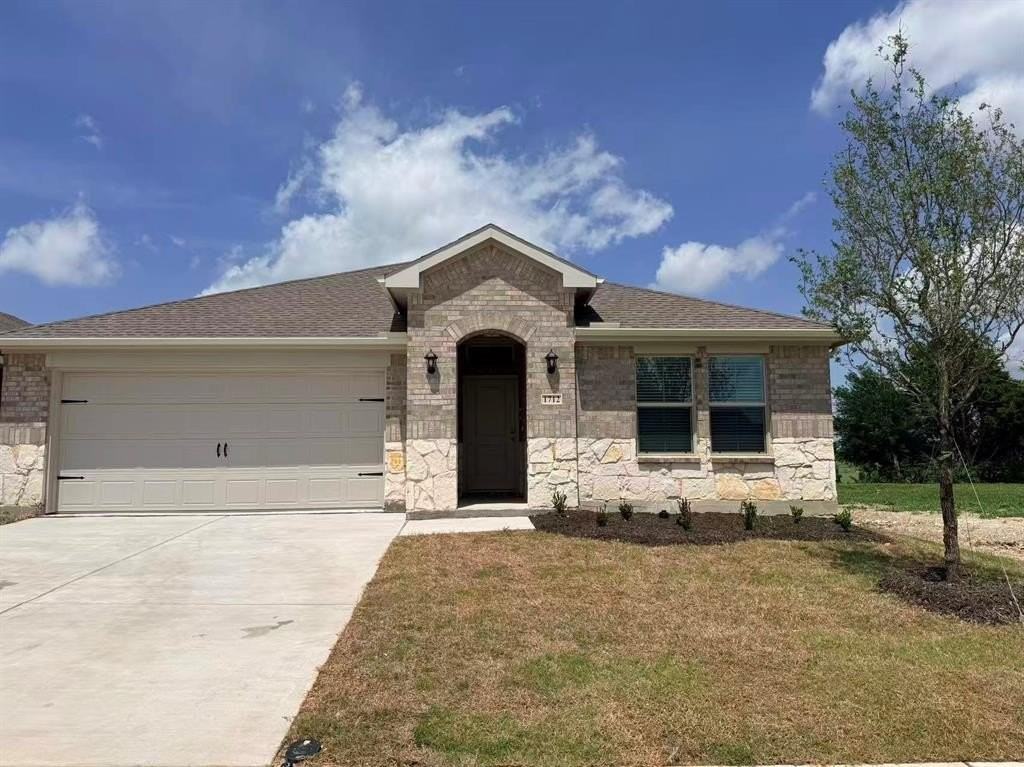 1712 Basalt Ln - Photo 2 of 20